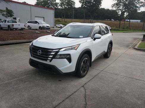 Used 2024 Nissan Rogue SV w/ SV Premium Package FWD image 23