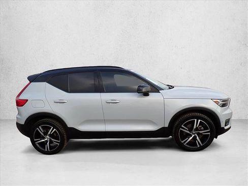 Used 2022 Volvo XC40 T5 R-Design AWD/4WD image 5