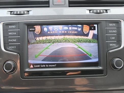 Used 2016 Volkswagen e-Golf SE w/ DC Fast Charging Package image 31