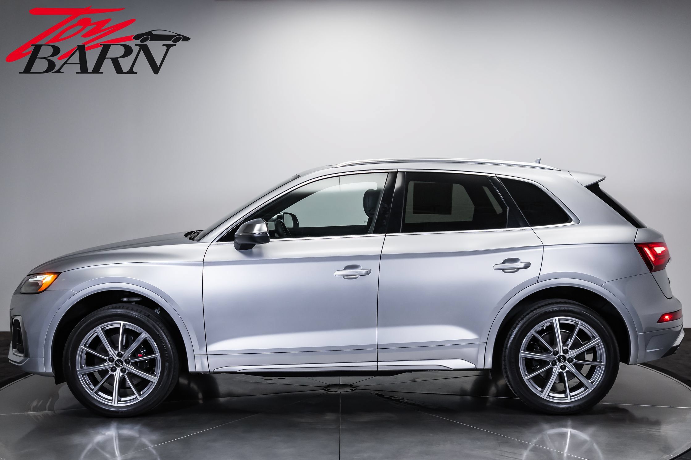 Used 2023 Audi SQ5 Premium Plus w/ Premium Plus Package AWD/4WD image 2