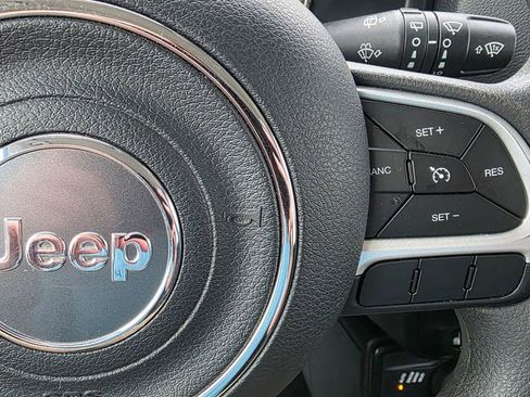 Used 2023 Jeep Renegade Latitude image 28