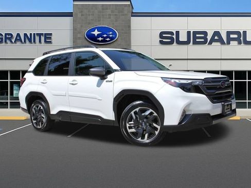 Used 2025 Subaru Forester Premium AWD/4WD image 4