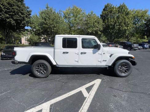 New 2025 Jeep Gladiator Sport image 9