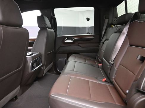 Used 2024 GMC Sierra 2500 Denali w/ Denali Reserve Package AWD/4WD image 12