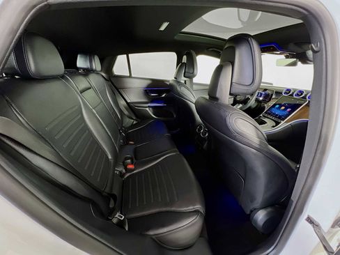 Used 2025 Mercedes-Benz GLC 300 4MATIC image 28