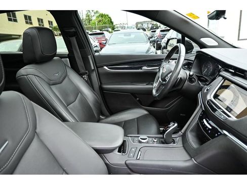 Used 2024 Cadillac XT5 Premium Luxury w/ Technology Package AWD/4WD image 8