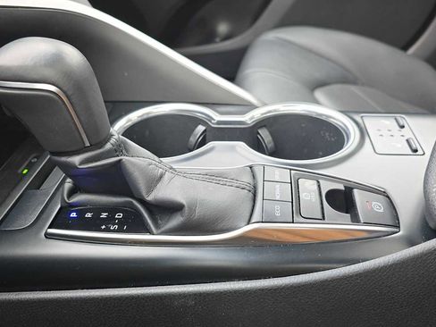 Certified 2018 Toyota Camry XLE image 30