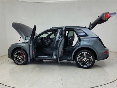 Used 2025 Audi Q5 e Premium Plus w/ Premium Plus Package image 71