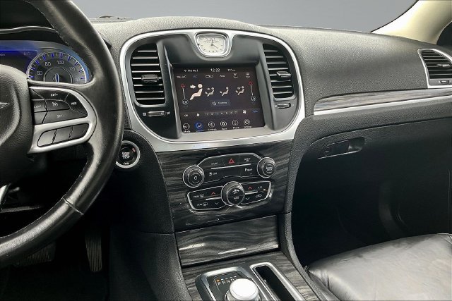 Used 2021 Chrysler 300 Touring L RWD image 9