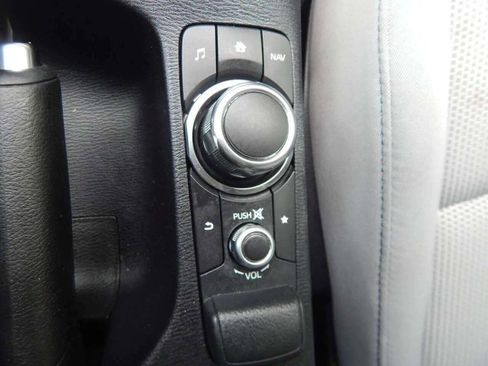 Used 2019 Toyota Yaris XLE image 26