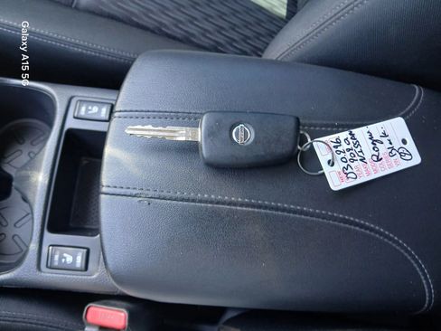 Used 2020 Nissan Rogue S FWD image 31