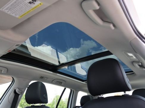 Used 2018 Volkswagen Golf SEL image 14