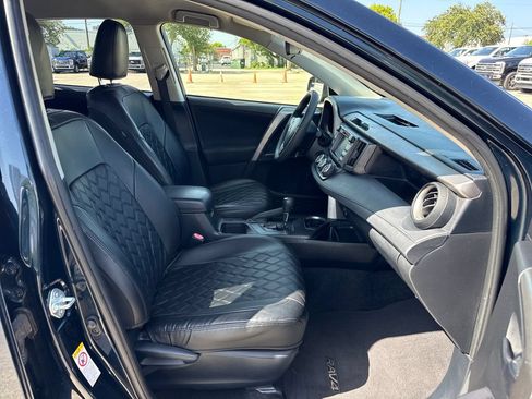 Used 2018 Toyota RAV4 LE FWD image 21