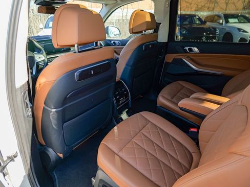 Used 2023 BMW X7 xDrive40i w/ Premium Package image 25