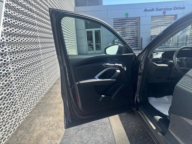 Used 2025 Audi Q5 Premium Plus w/ Premium Plus AWD/4WD image 21