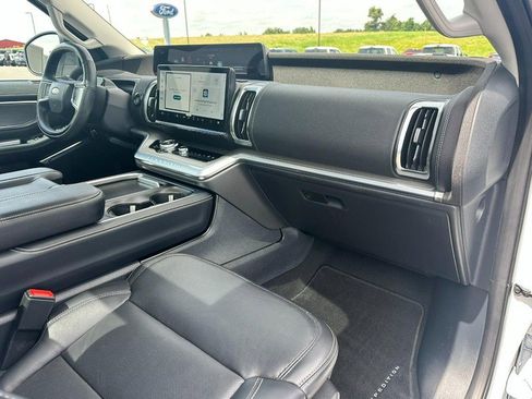 Used 2025 Ford Expedition Max Platinum w/ Driver's Package AWD/4WD image 14