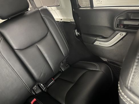 Used 2017 Jeep Wrangler Unlimited Rubicon AWD/4WD image 22