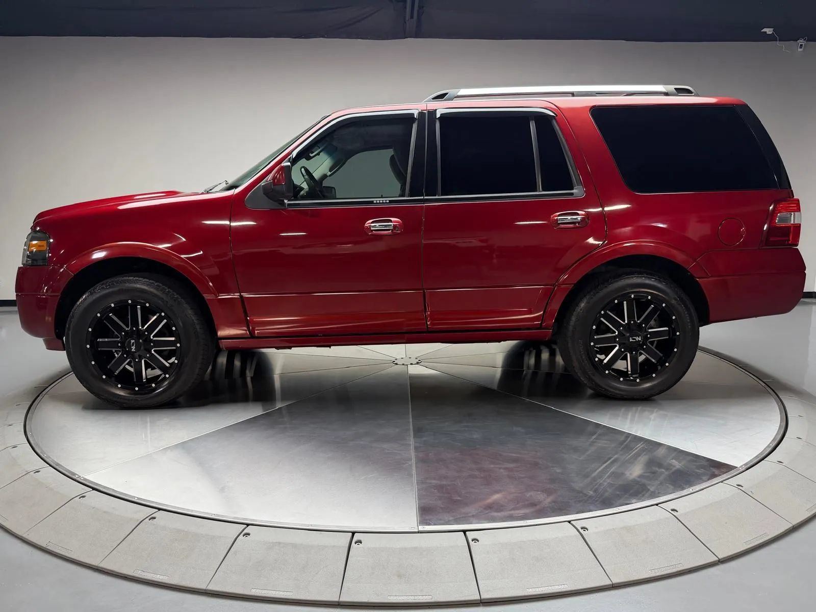 Used 2013 Ford Expedition Limited RWD image 4