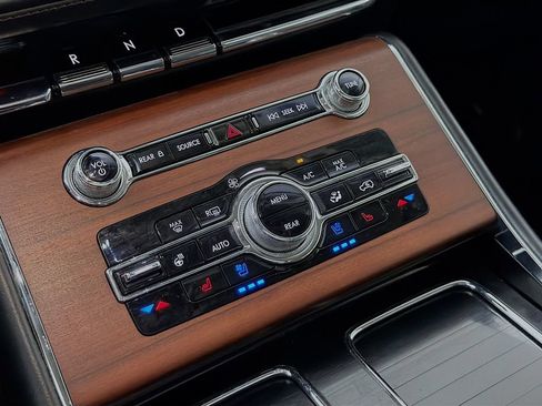 Used 2021 Lincoln Aviator Reserve w/ Equipment Group 201A AWD/4WD image 21