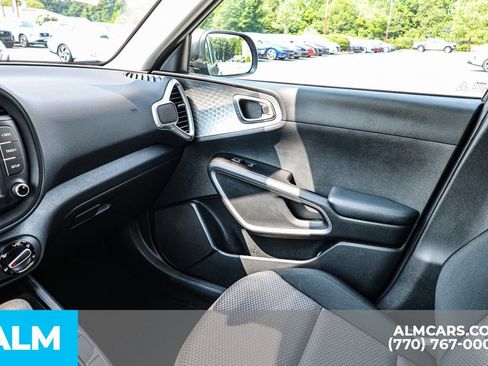 Used 2025 Kia Soul LX w/ LX Technology Package FWD image 42