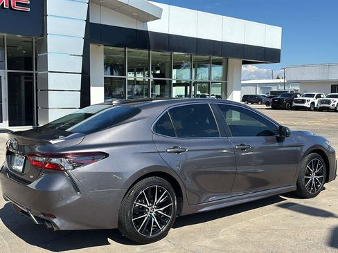 Used 2021 Toyota Camry SE image 7