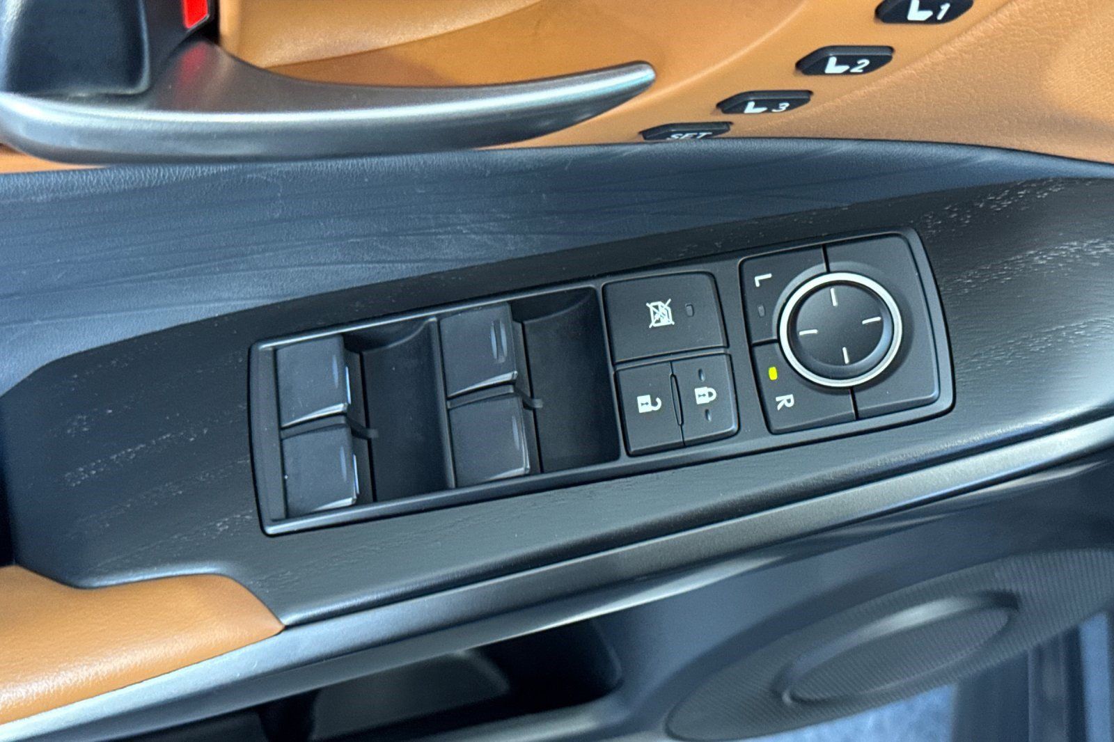 Certified 2022 Lexus IS 300 w/ Premium Package RWD image 13
