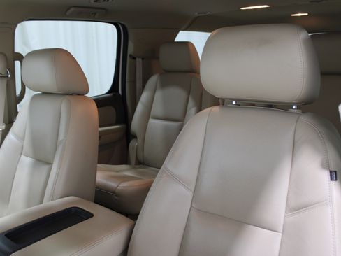 Used 2011 Chevrolet Suburban LTZ image 5