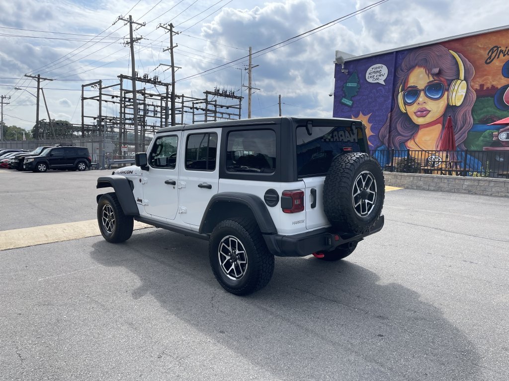 Used 2024 Jeep Wrangler Unlimited Rubicon AWD/4WD image 3