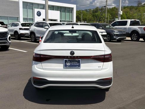 Used 2025 Volkswagen Jetta SE FWD image 6