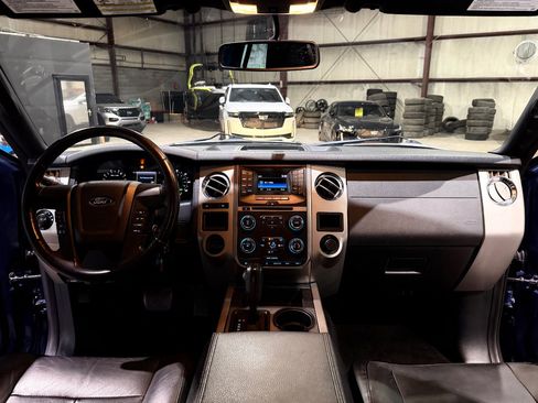 Used 2015 Ford Expedition XLT w/ Equipment Group 201A RWD image 28