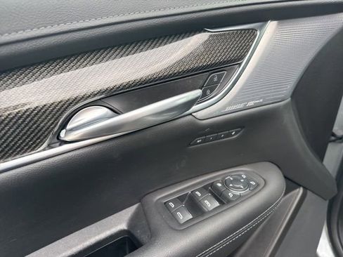 Used 2023 Cadillac XT5 Sportv w/ Technology Package AWD/4WD image 12