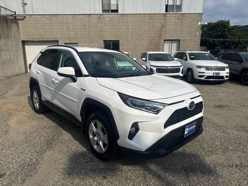 Used 2021 Toyota RAV4 XLE AWD/4WD image 9