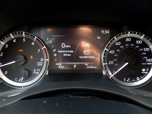 Used 2023 Toyota Highlander XLE image 47