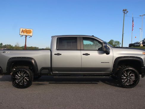 Used 2024 Chevrolet Silverado 2500 Custom w/ Custom Convenience Package AWD/4WD image 8