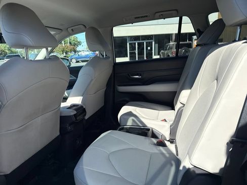 Used 2025 Toyota Grand Highlander FWD image 8