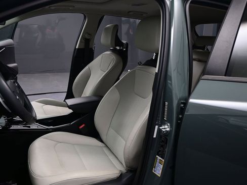 Used 2023 Kia Niro EX Touring image 9