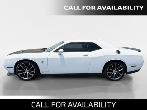 Used 2016 Dodge Challenger R/T Scat Pack RWD image 2
