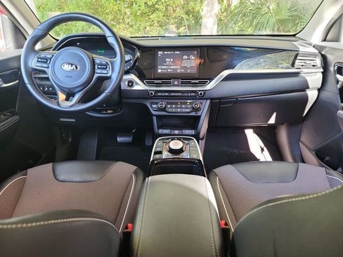 Used 2020 Kia Niro EX image 11