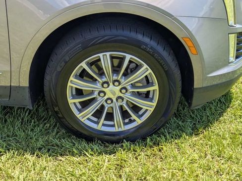 Used 2018 Cadillac XT5 Luxury w/ Driver Awareness Package FWD image 11