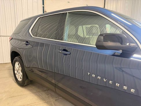 Used 2022 Chevrolet Traverse LS FWD image 11