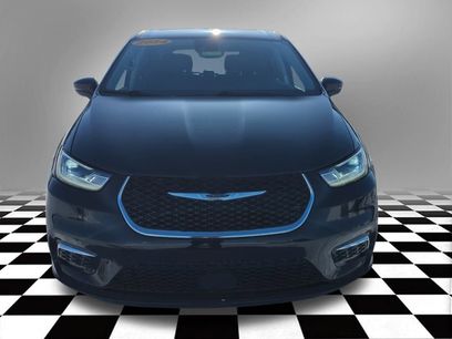 Used 2024 Chrysler Pacifica Touring-L