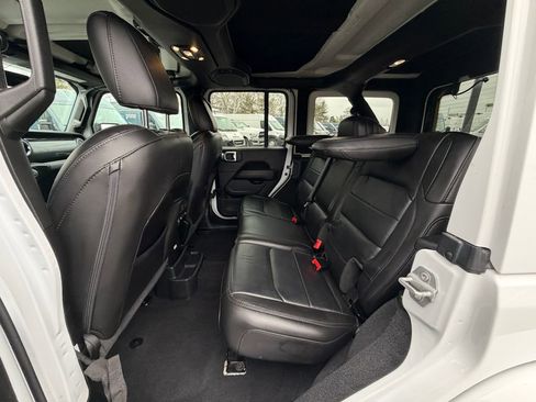 Used 2023 Jeep Wrangler Altitude image 15