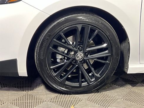 Used 2025 Toyota Camry SE image 12