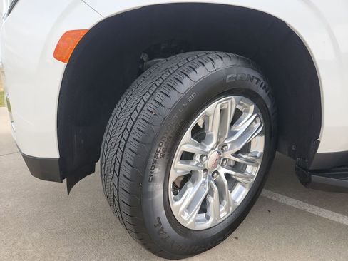 Used 2023 GMC Yukon XL SLT w/ SLT Premium Package image 34