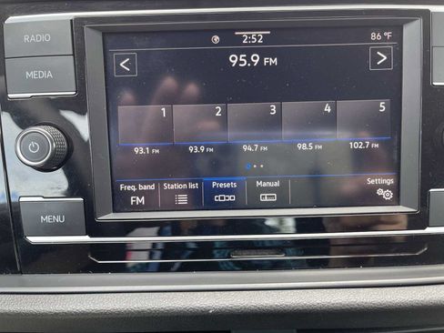 Used 2022 Volkswagen Jetta S FWD image 12