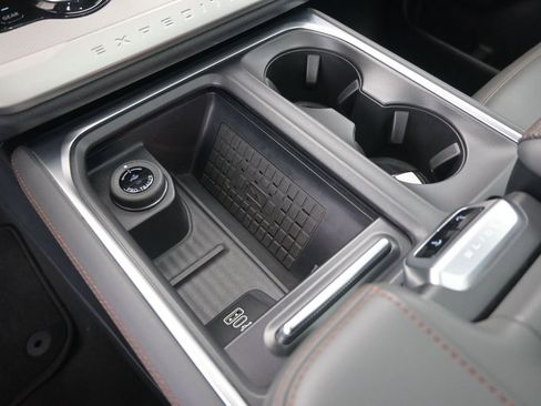Used 2025 Ford Expedition Active RWD image 18