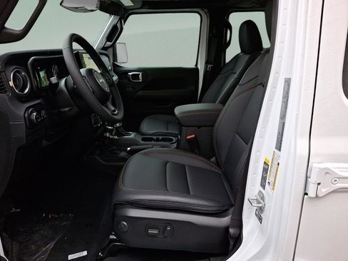 New 2026 Jeep Gladiator Sport AWD/4WD image 9