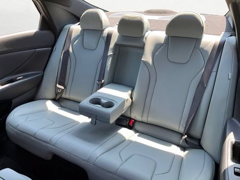 Certified 2025 Hyundai Elantra Limited FWD image 15
