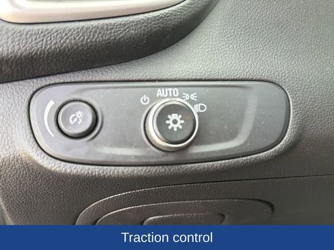 Used 2018 Chevrolet Trax LT w/ LT Convenience Package AWD/4WD image 13