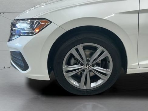 Certified 2023 Volkswagen Jetta SE w/ Panoramic Sunroof Package FWD image 35